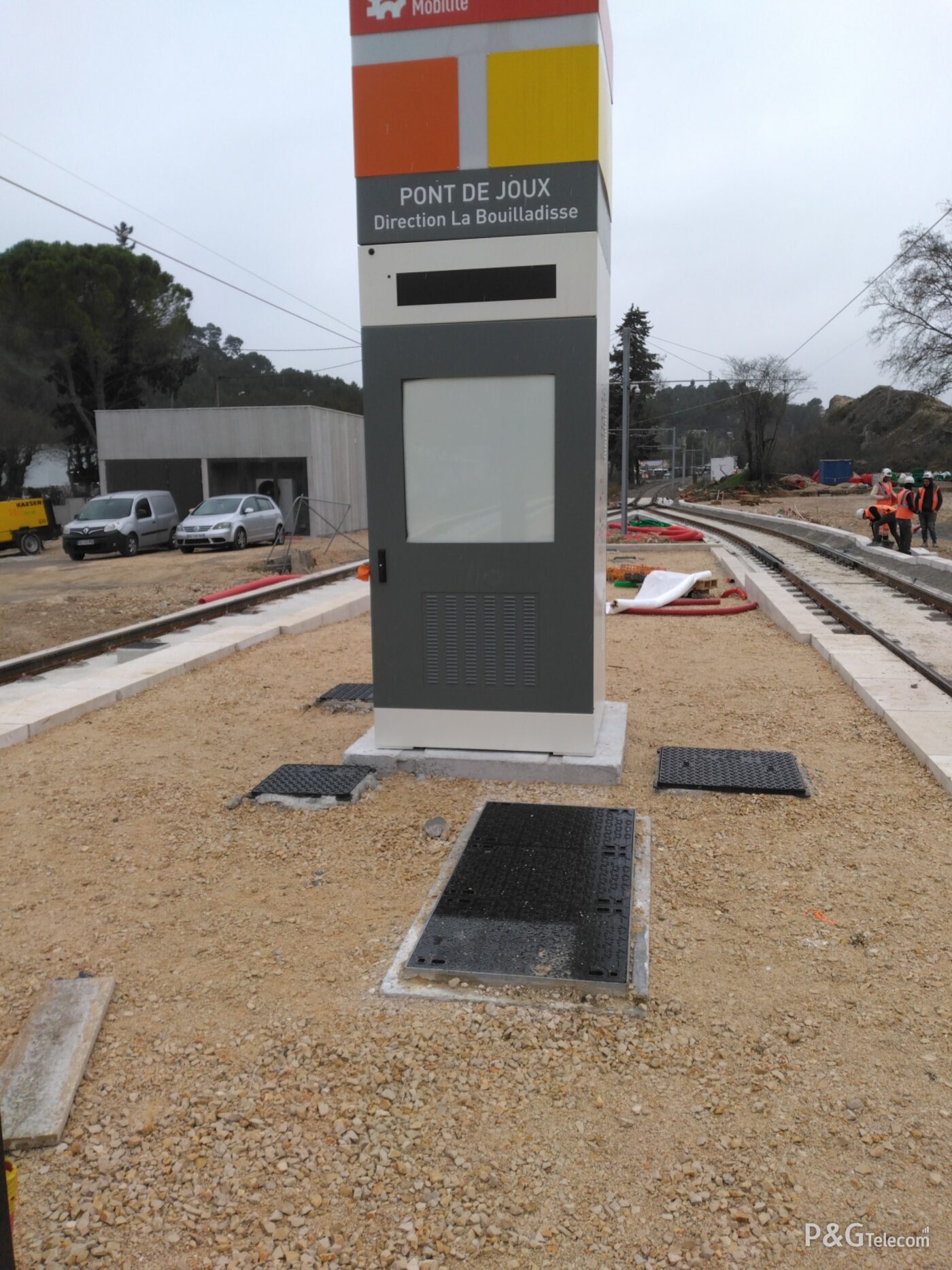 Borne voyageurs tramway Pont de Joux, chantier P&G Telecom