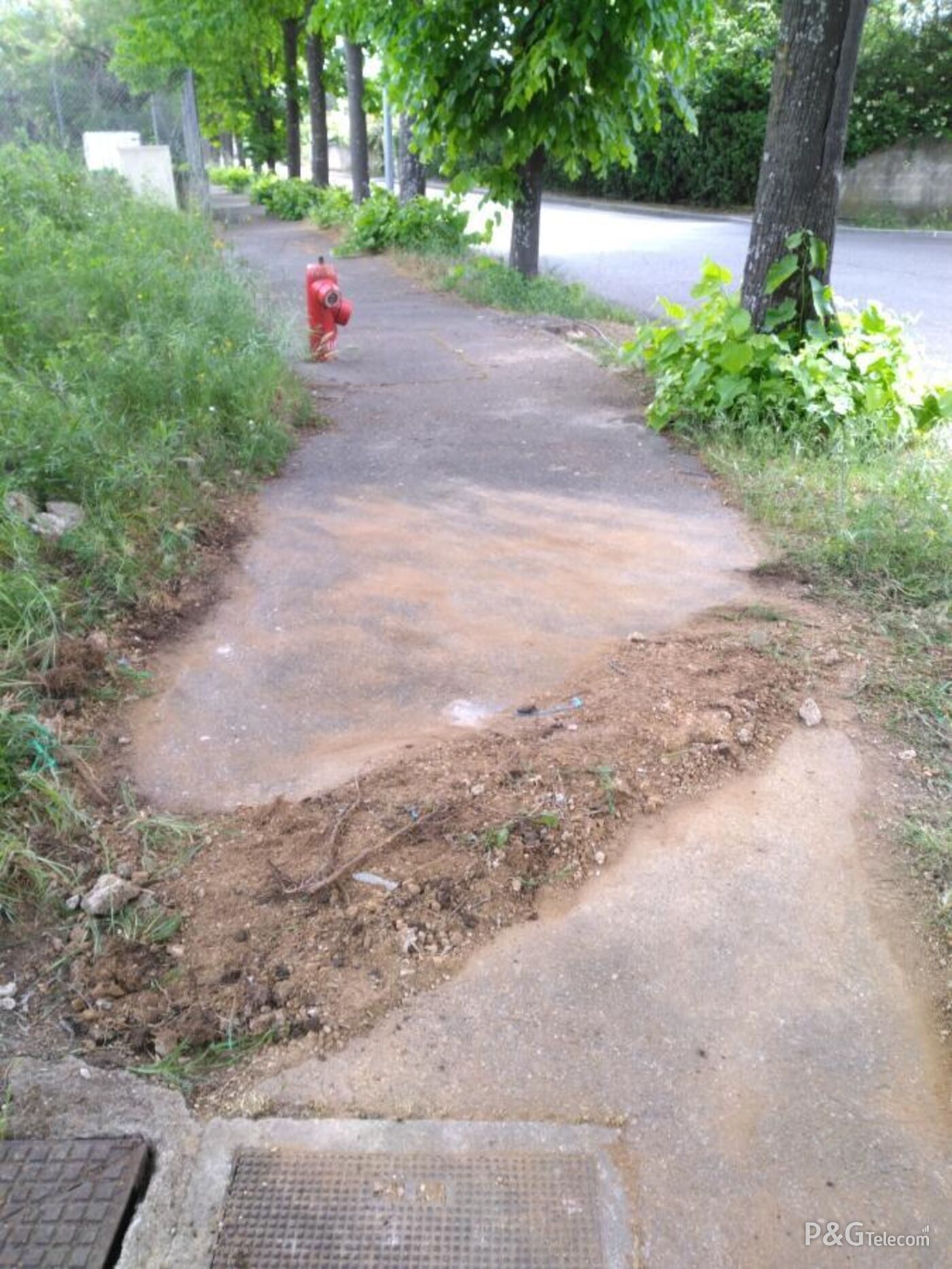 Petite tranchée et réparation sous trottoir, chantier P&G Telecom