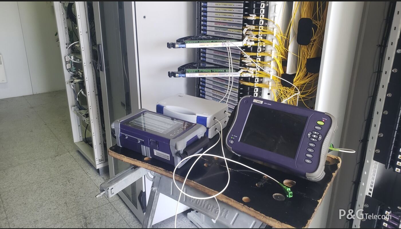 Mesure réflectométrique OTDR sur baie de brassage fibre optique, P&G Telecom