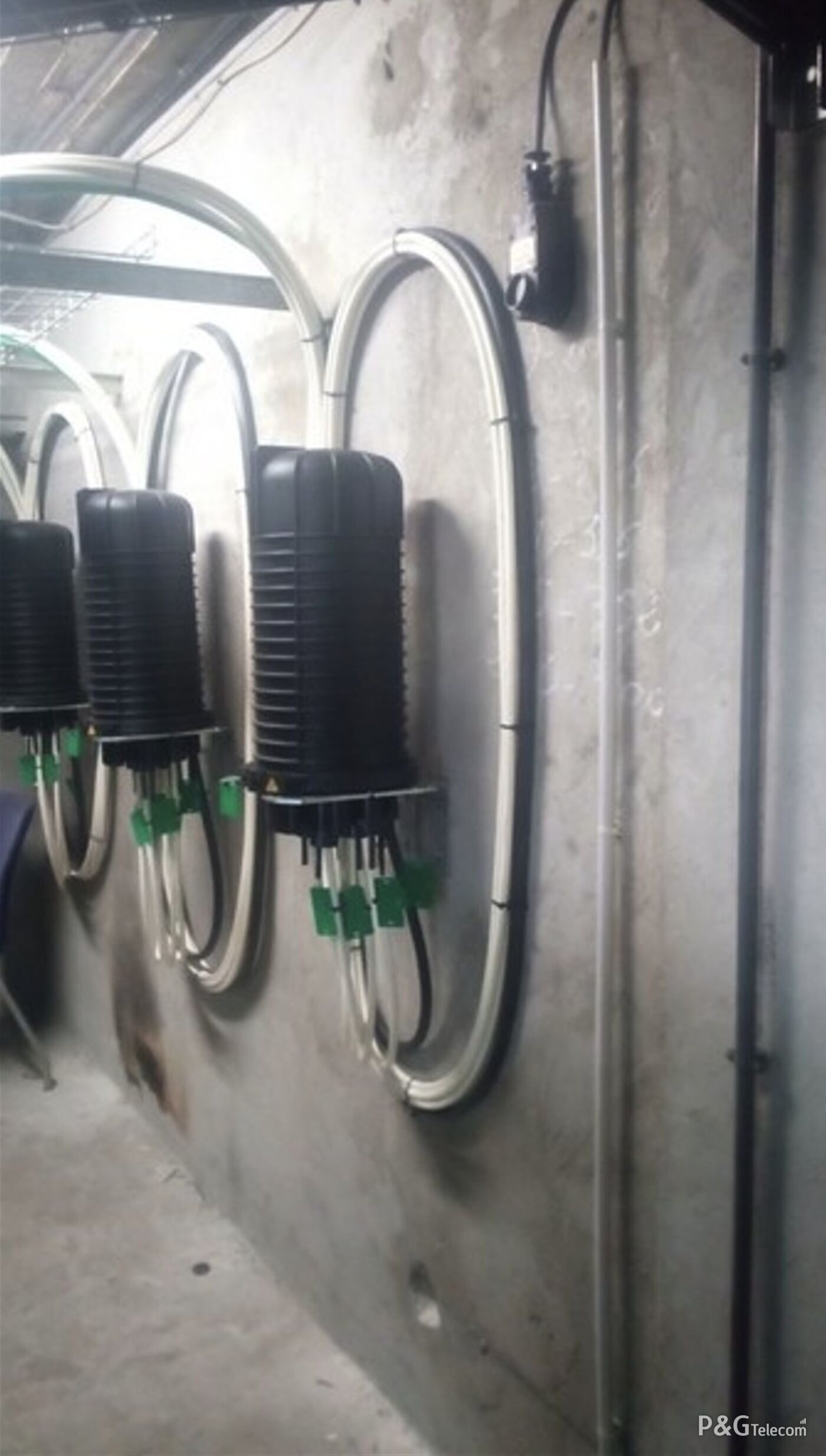 Boîtiers de protection d'épissures muraux et microducts, P&G Telecom