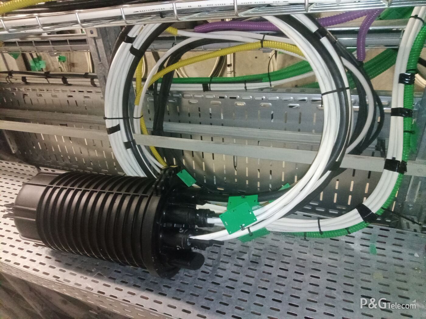 Boîtier d'épissure fibre optique et microducts, P&G Telecom